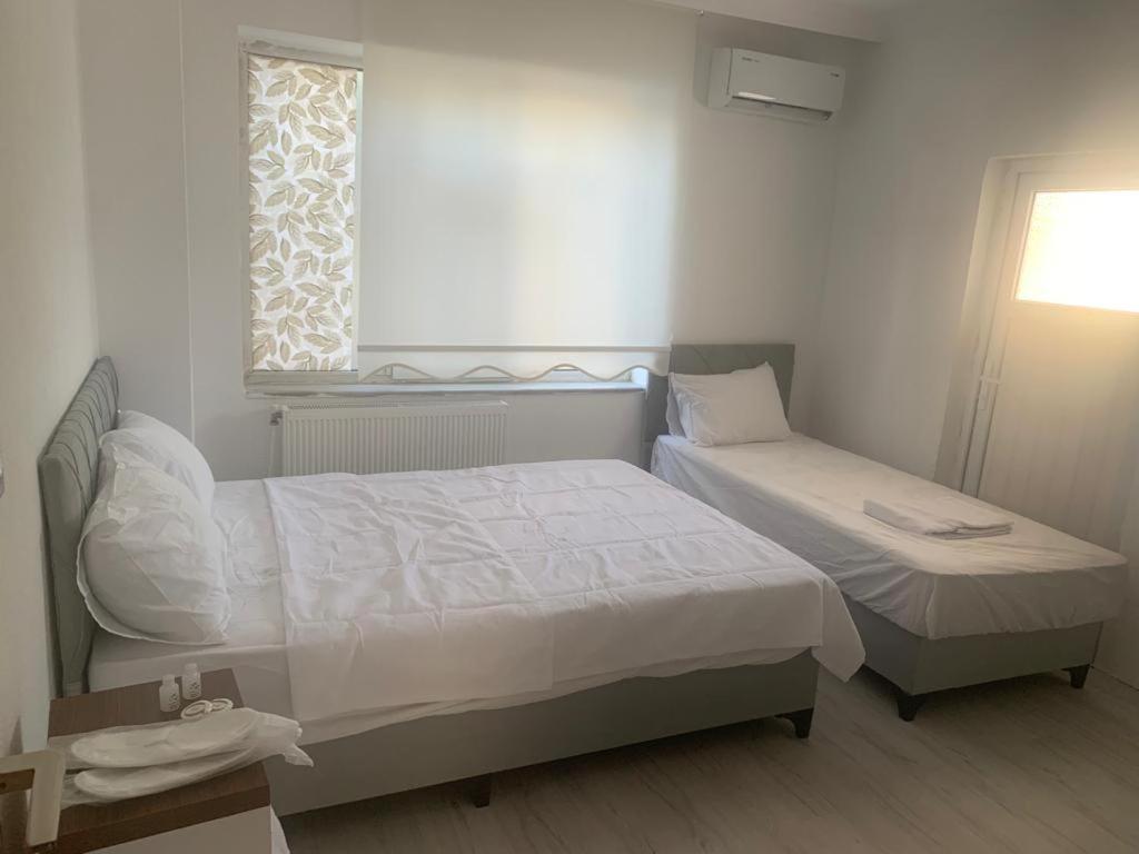 Centre Reach Otel أديرني المظهر الخارجي الصورة