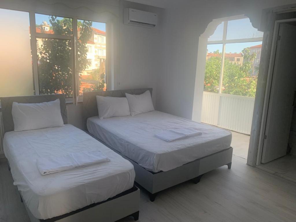 Centre Reach Otel أديرني المظهر الخارجي الصورة