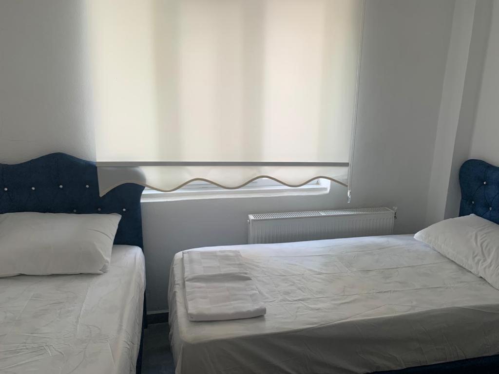 Centre Reach Otel أديرني المظهر الخارجي الصورة