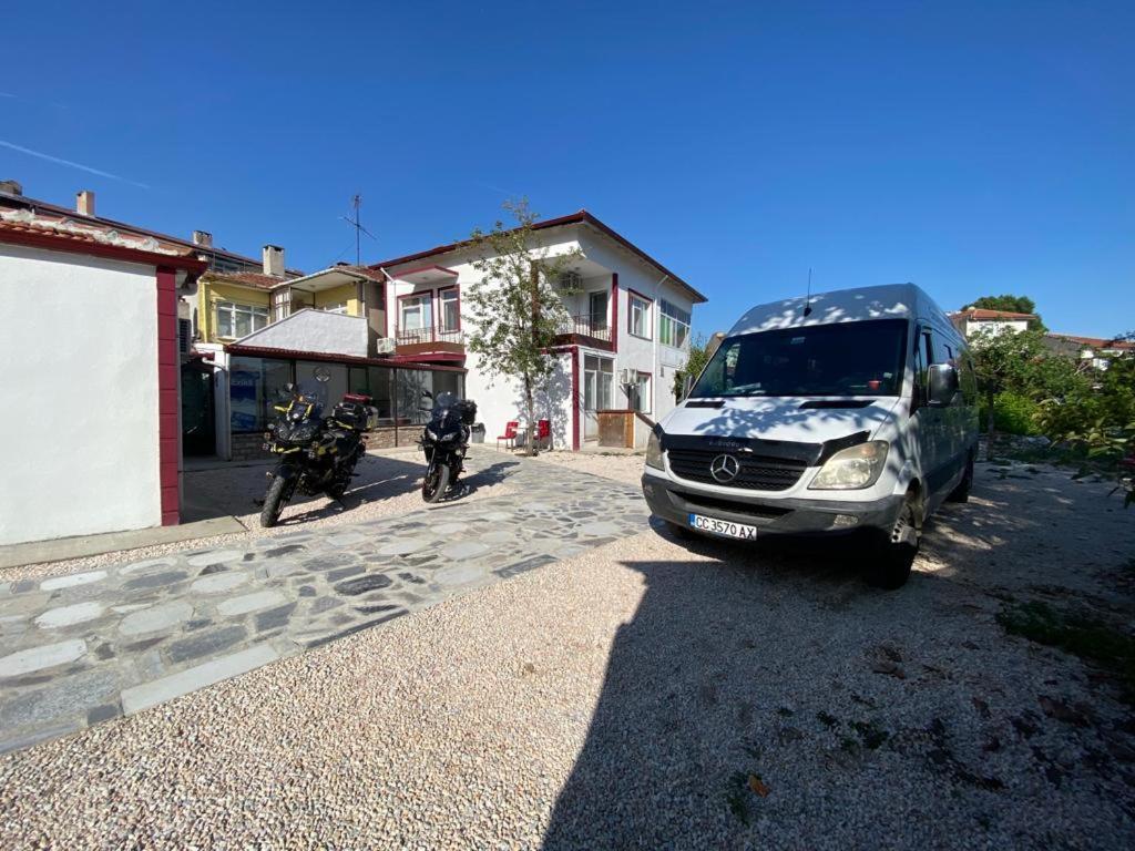 Centre Reach Otel أديرني المظهر الخارجي الصورة