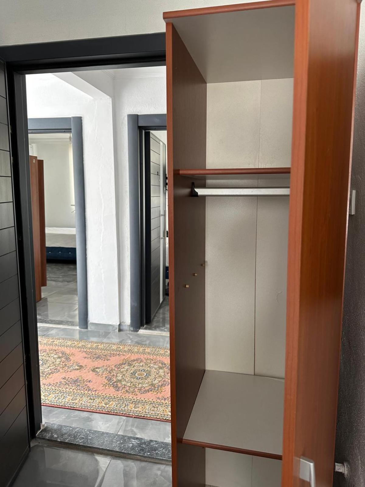 Centre Reach Otel أديرني المظهر الخارجي الصورة