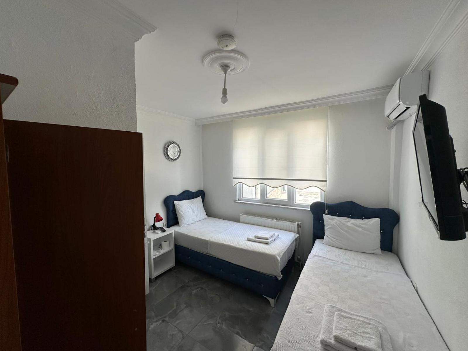 Centre Reach Otel أديرني المظهر الخارجي الصورة