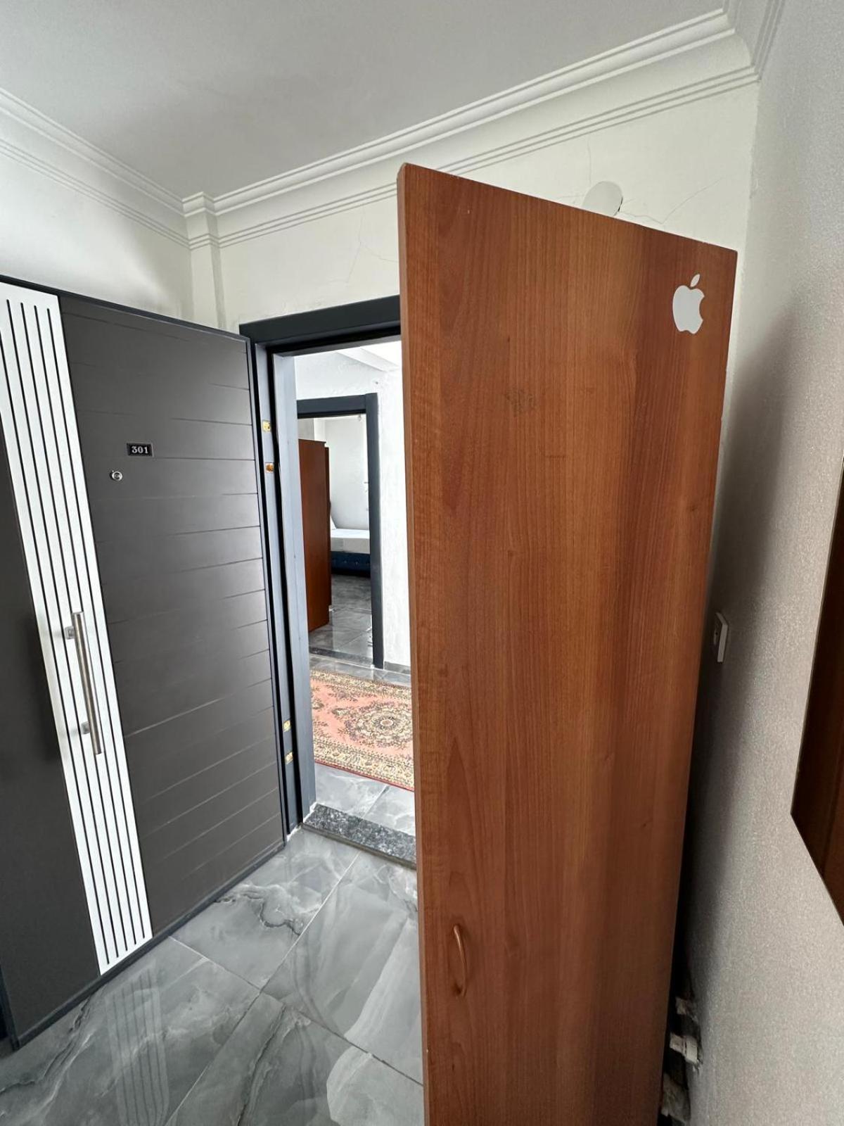 Centre Reach Otel أديرني المظهر الخارجي الصورة