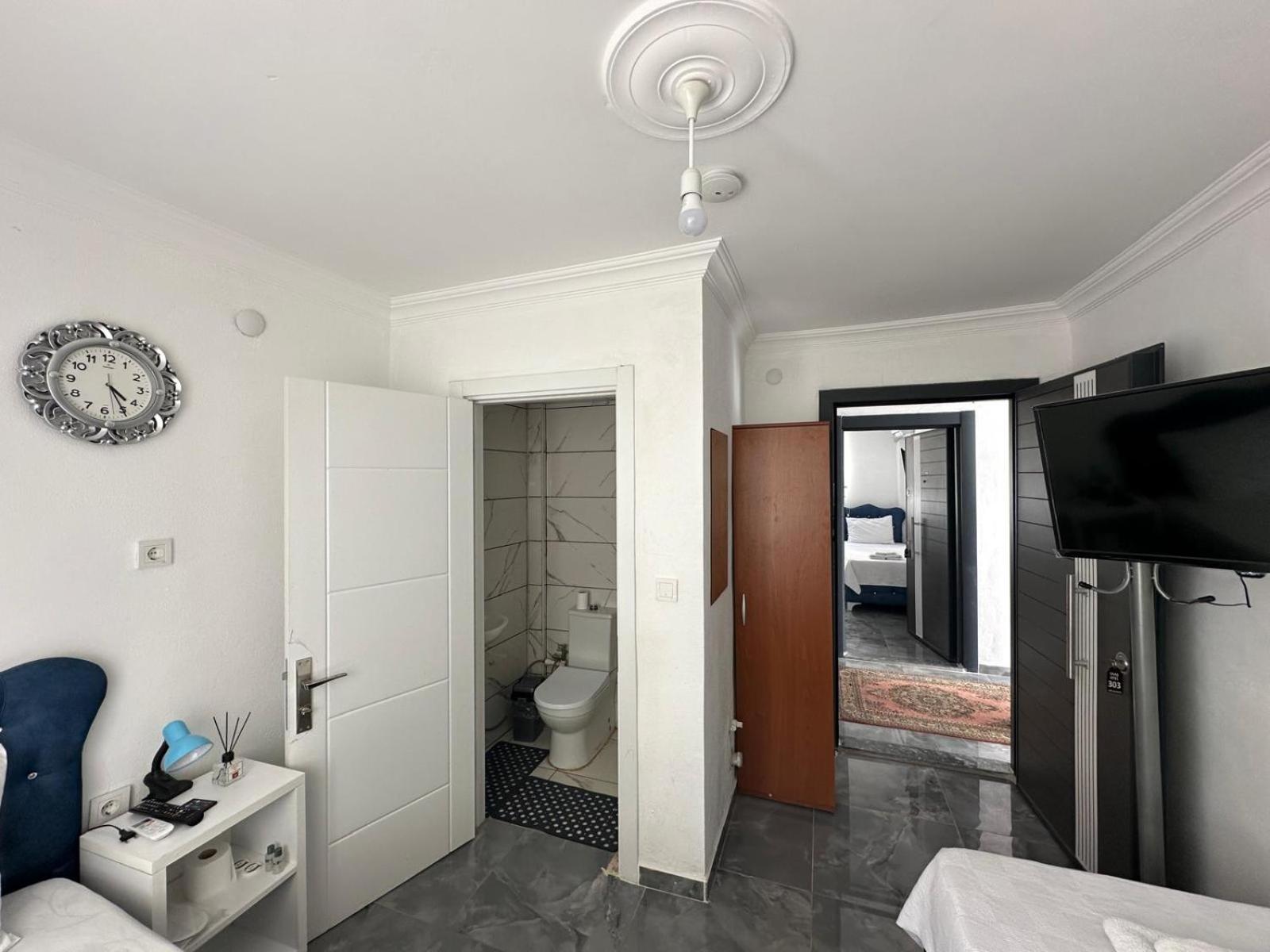 Centre Reach Otel أديرني المظهر الخارجي الصورة
